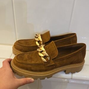 Steve Madden Tan Katherine Loafers with Gold Accent Sz 9